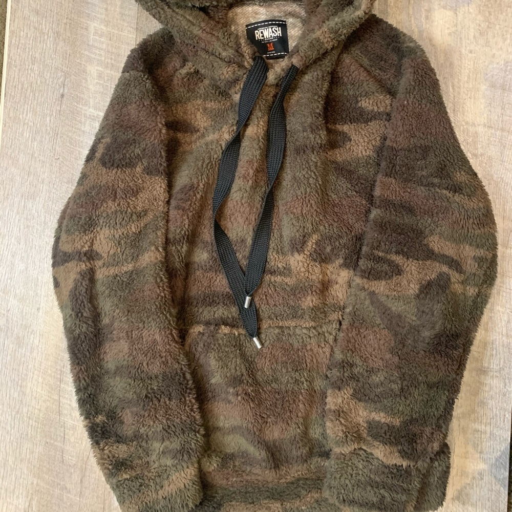 Fluffy Camo Sweatshirt. Medium.